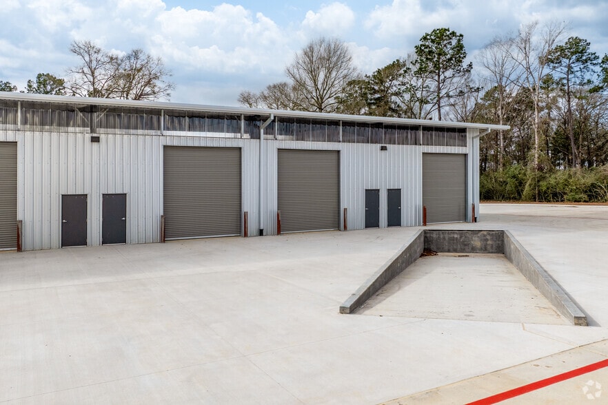 More Photos Of 3501 Pollok Dr, Conroe Warehouse For Lease