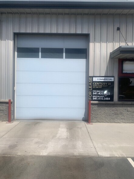 More Photos Of 555 NE Hemlock Ave, Redmond Industrial For Lease