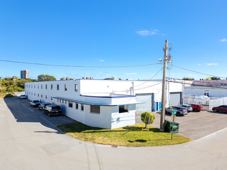 More Photos Of 6899 NE 4th Ave, Miami Warehouse For Lease