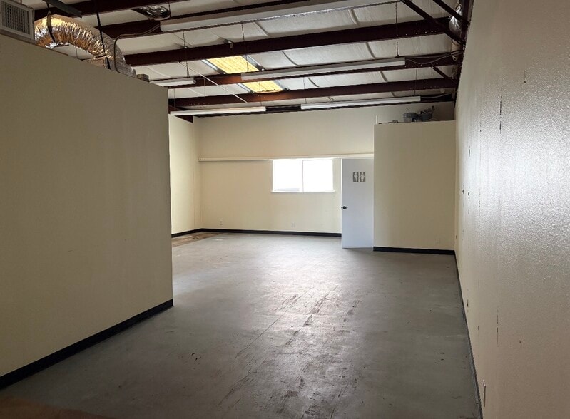 More Photos Of 2000 W San Antonio St, Lockhart Unknown For Lease