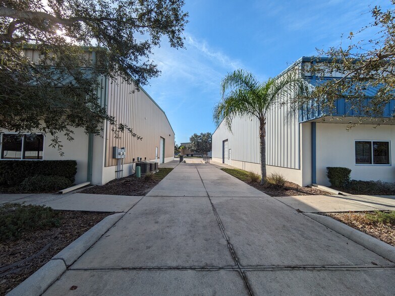 More Photos Of 3221 59th Dr E, Bradenton Warehouse For Lease