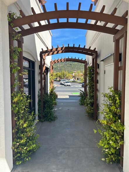 More Photos Of 18590-18594 Sonoma Hwy, Sonoma Storefront Retail Residential For Sale