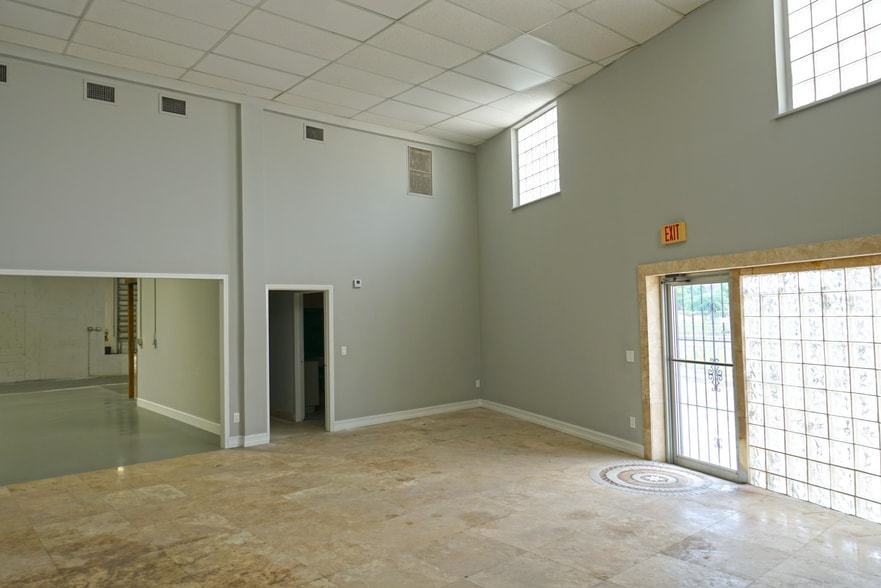 More Photos Of 821 27th St, West Palm Beach Warehouse For Lease
