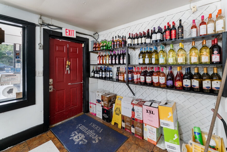 More Photos Of 512 S US Highway 301, Jesup Storefront For Sale