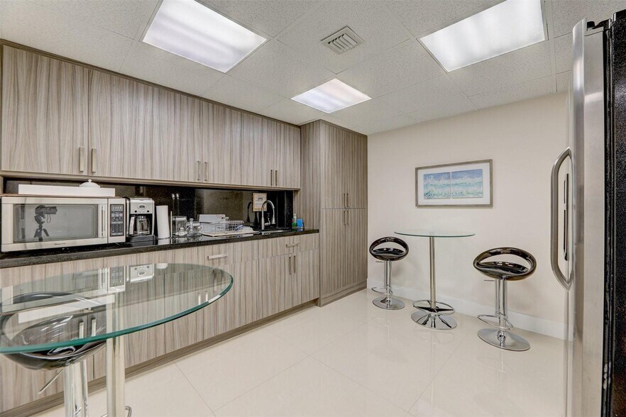 More Photos Of 825 Brickell Bay Dr, Miami Apartments For Lease