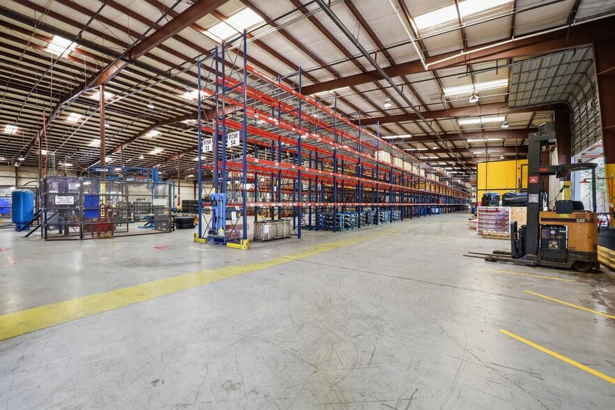 More Photos Of 1526 S Brightleaf Blvd, Smithfield Warehouse For Lease