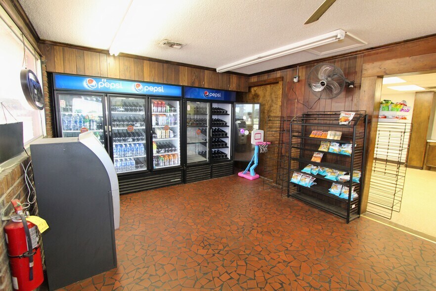 More Photos Of 1301 N Cashua Dr, Florence Specialty For Lease