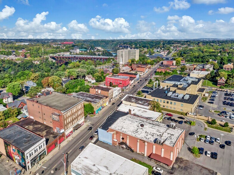 More Photos Of 1711 Main St, Niagara Falls Sports And Entertainment For Sale