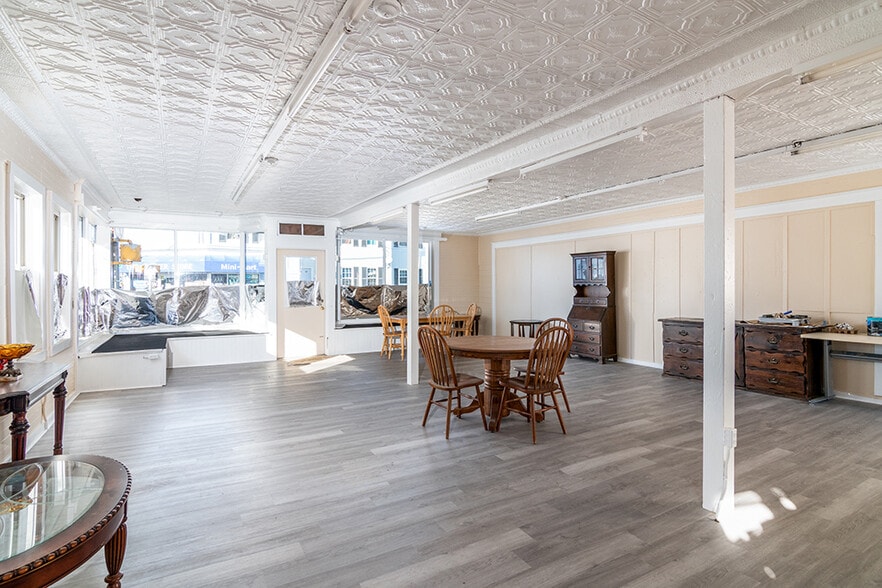 More Photos Of 367 Child St, Warren Freestanding For Sale