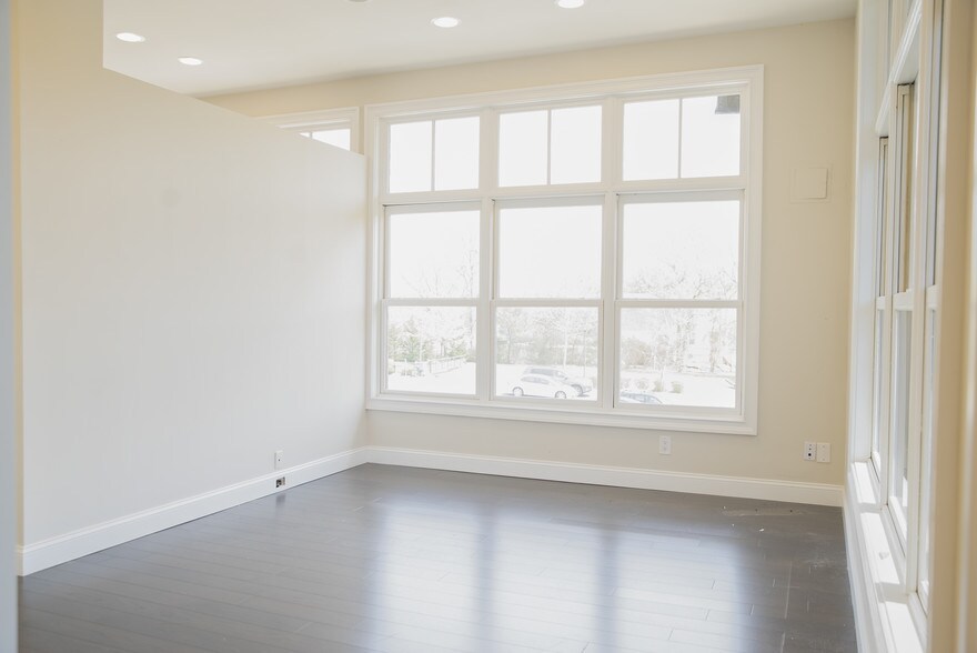 More Photos Of 3750 Express Dr S, Islandia Office For Lease