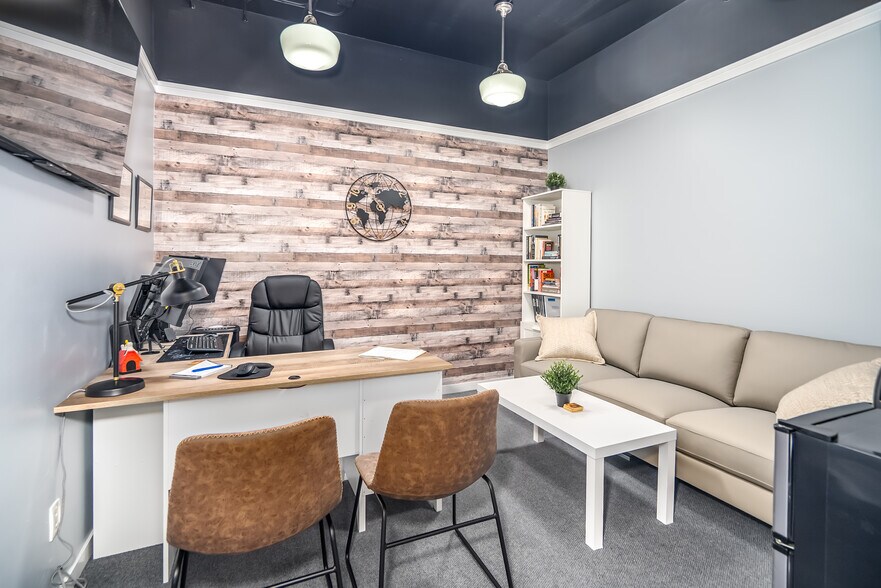 More Photos Of 15272 Croydon Dr, Surrey Flex For Sale