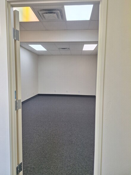 More Photos Of 4460 W Reno Ave, Las Vegas Light Manufacturing For Lease