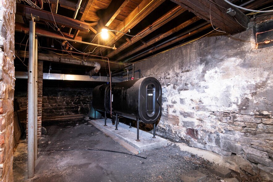 More Photos Of 40 The Common, Chester Hotel For Sale