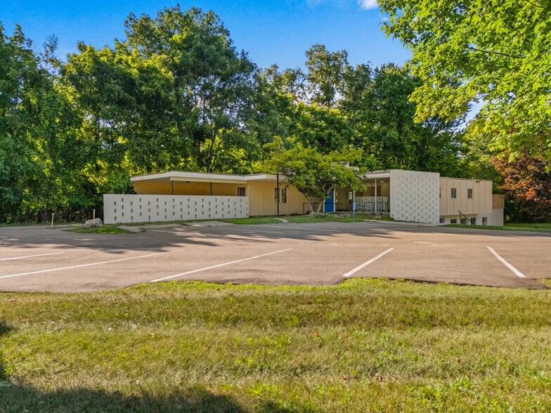More Photos Of 2532 Spring Arbor Rd, Jackson Medical For Sale