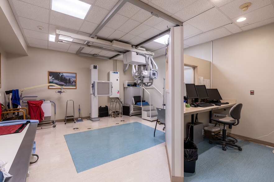 More Photos Of 2699 N 17th St, Coos Bay Medical For Sale