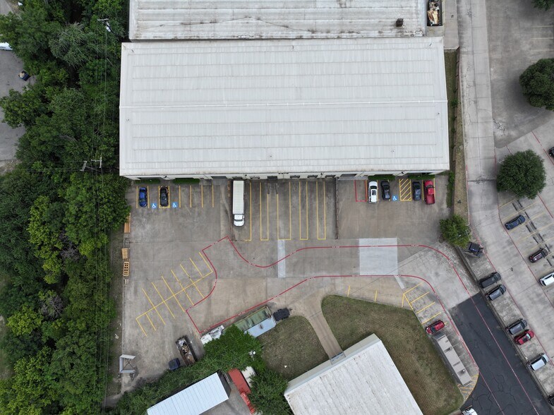 More Photos Of 5210 Airport Fwy, Haltom City Warehouse For Lease