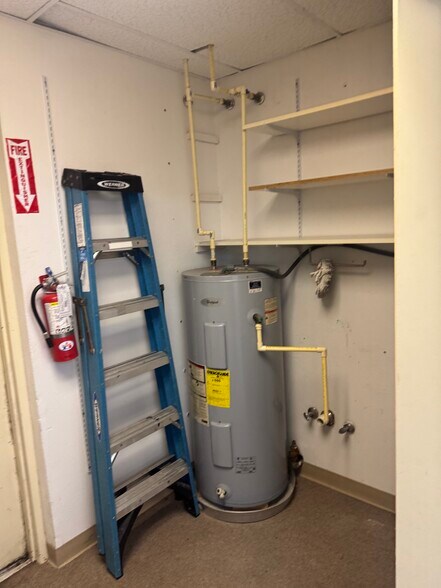 More Photos Of 1002 Manatee Ave, Bradenton Freestanding For Lease