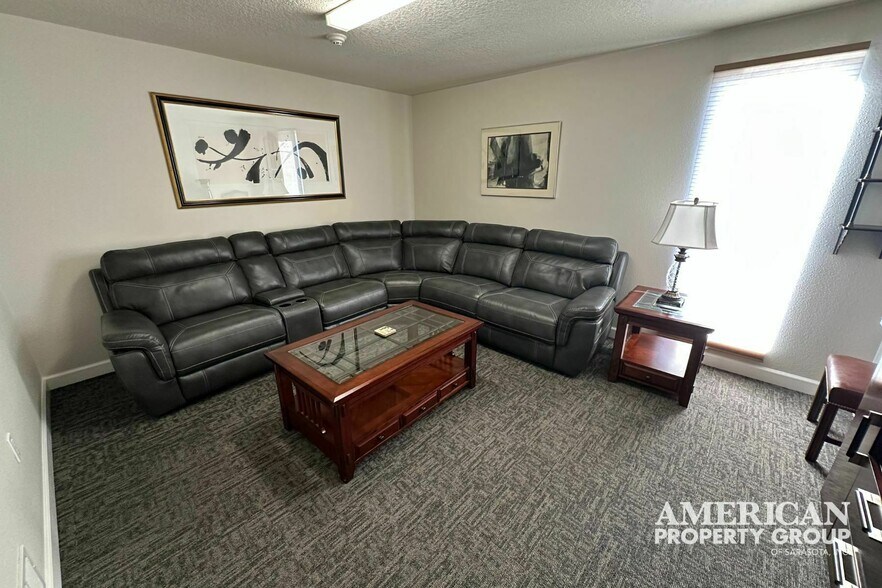 More Photos Of 7910 N Tamiami Trl, Sarasota Office For Lease
