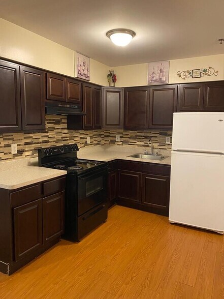 More Photos Of 533 E 2nd Ave, Roselle Apartments For Sale