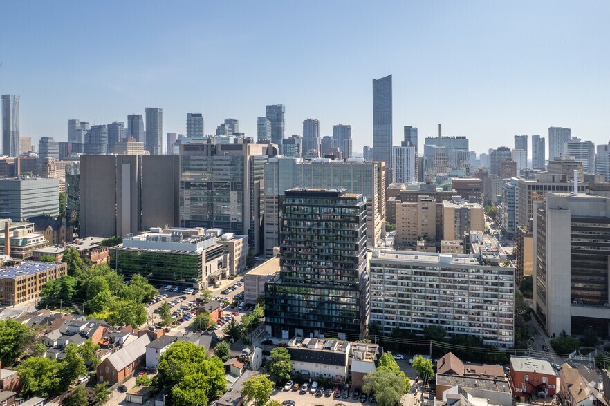 More Photos Of 193 McCaul St, Toronto Apartments For Lease