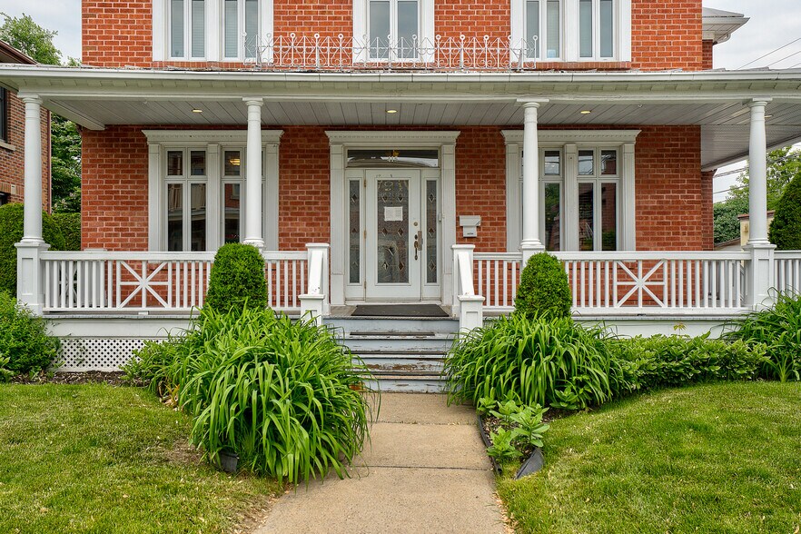 More Photos Of 415 Rue Du Village, Repentigny Office For Sale