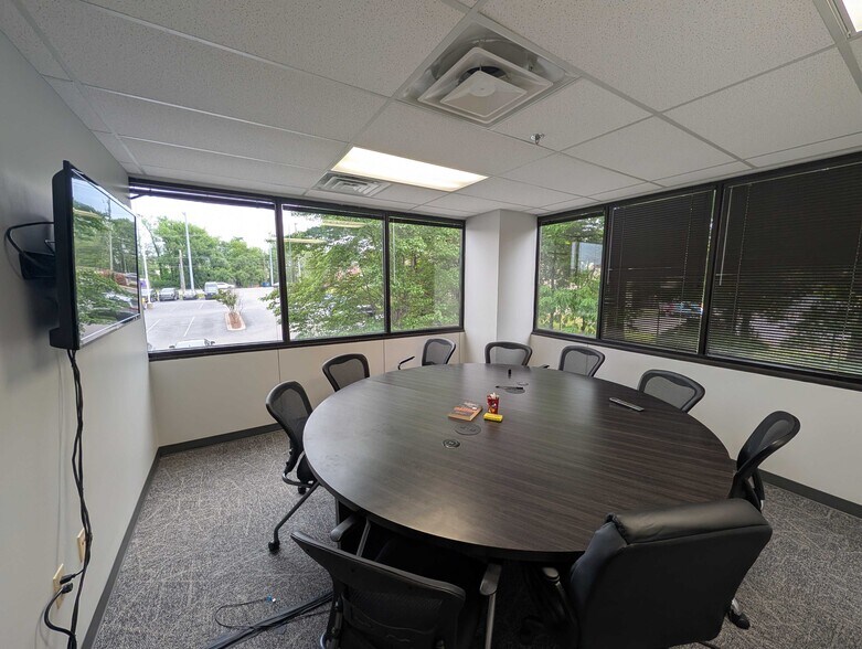 More Photos Of 1321 Murfreesboro Pike, Nashville Office For Lease