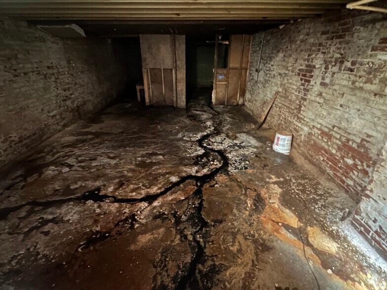 More Photos Of 11239 Superior Ave, Cleveland General Retail For Sale
