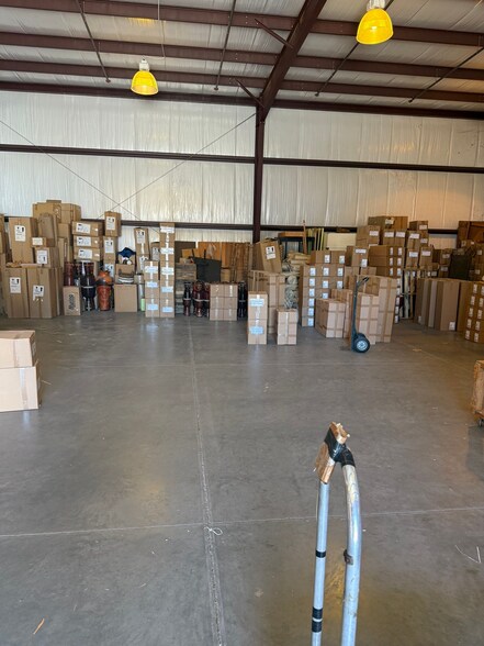 More Photos Of 900 Armstrong Blvd, Kissimmee Warehouse For Lease