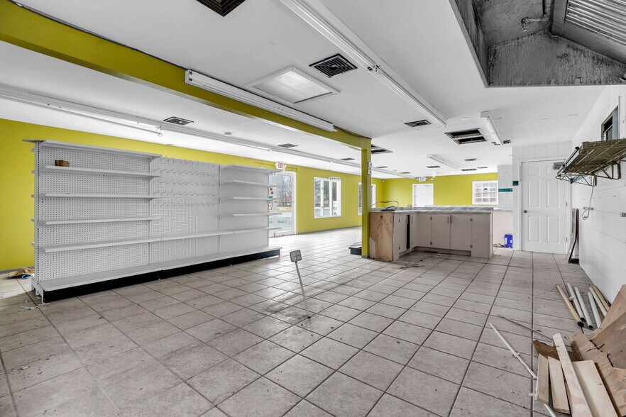 More Photos Of 320 State Route 33, Manalapan Township Restaurant For Sale