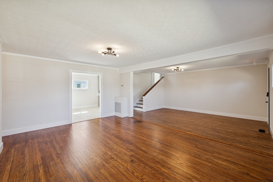 More Photos Of 319 Highway 76, White House Office For Lease