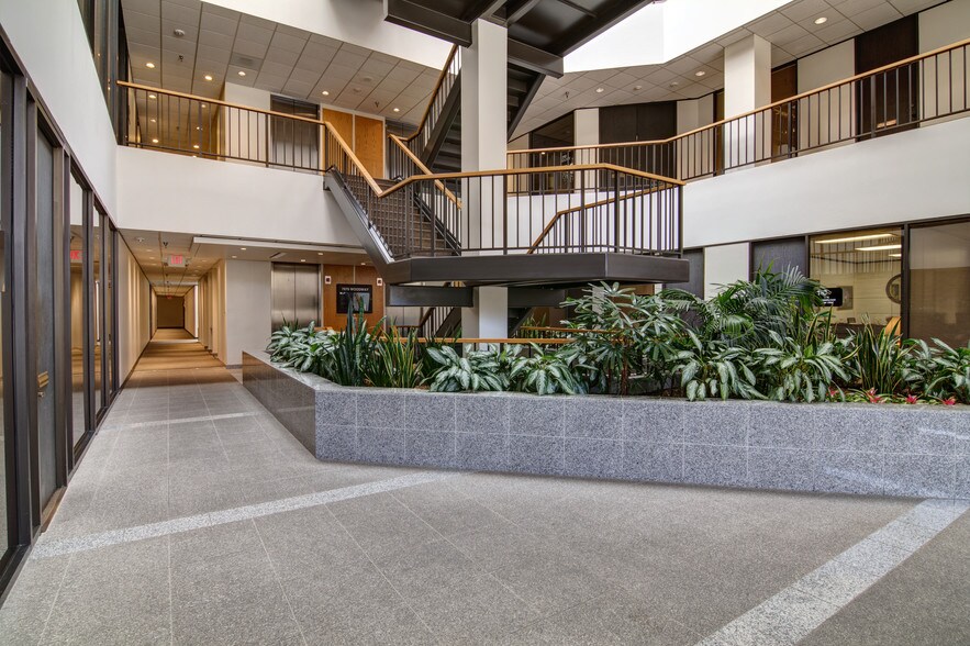 More Photos Of 7670 Woodway Dr, Houston Office For Lease