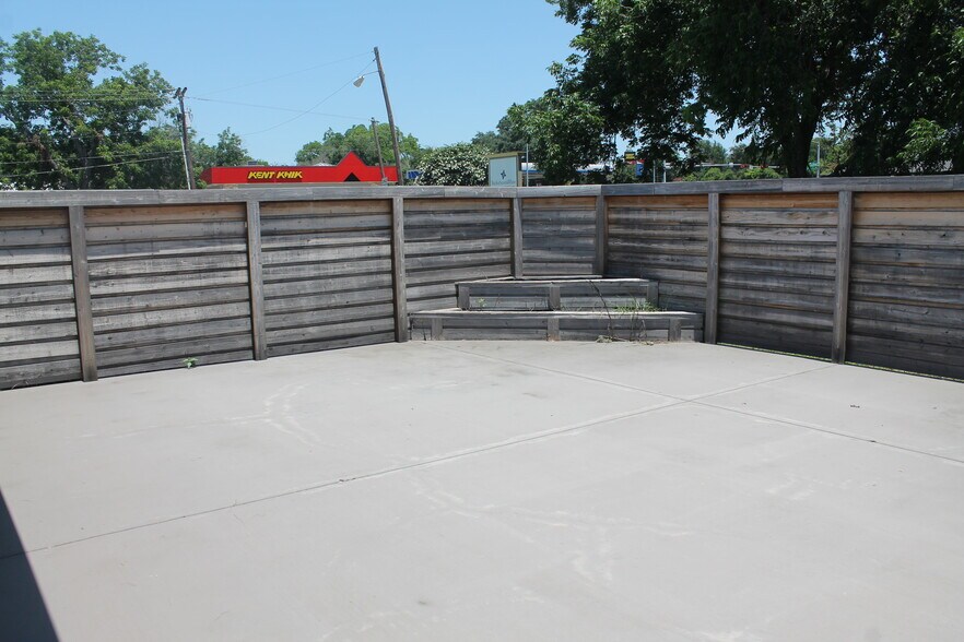 More Photos Of 3400 Hillcrest Dr, Waco Medical For Lease