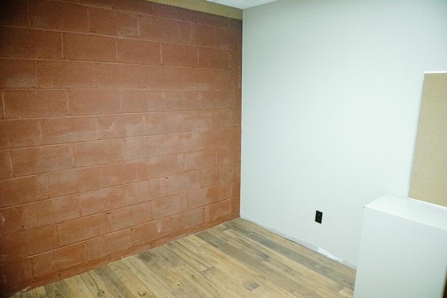 More Photos Of 920 S Chapman St, Greensboro Storefront For Lease