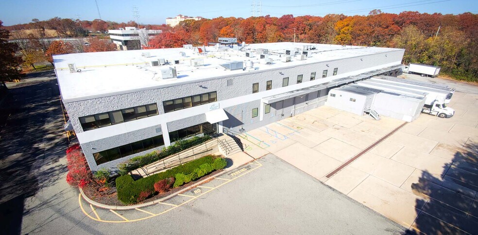 Primary Photo Of 1800 Motor Pky, Islandia Warehouse For Sale