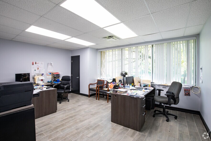 More Photos Of 28 Sawgrass Dr, Bellport Village Manufacturing For Sale