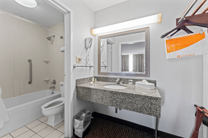 More Photos Of 9970 Airline Hwy, Baton Rouge Hotel For Sale