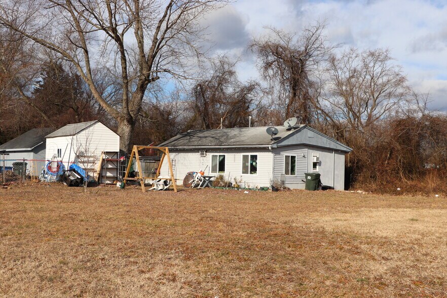 More Photos Of 919 Lakewood Farmingdale Rd, Howell Horse Stables For Lease