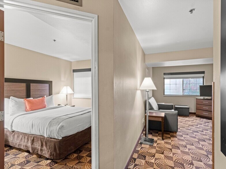 More Photos Of 1001 W College, Oak Creek Hotel For Sale