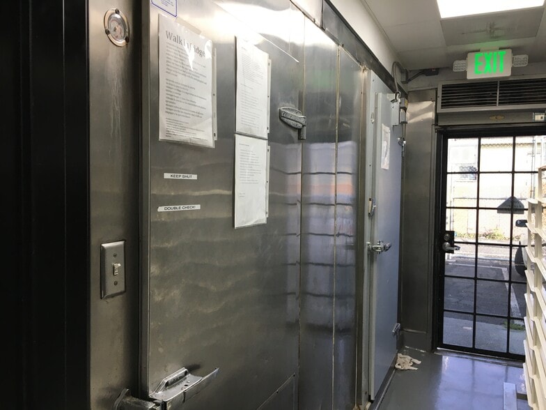 More Photos Of 734-736 Lincoln Blvd, Venice Restaurant For Lease