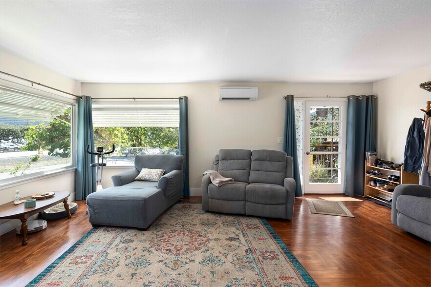 More Photos Of 18248 Redwood Hwy, Selma Apartments For Sale