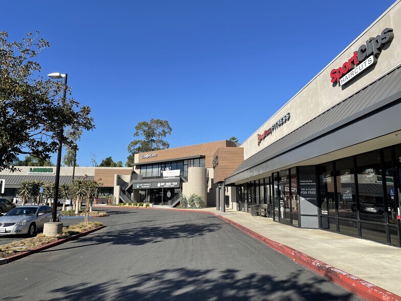 More Photos Of 2941 Cochran St, Simi Valley Unknown For Lease