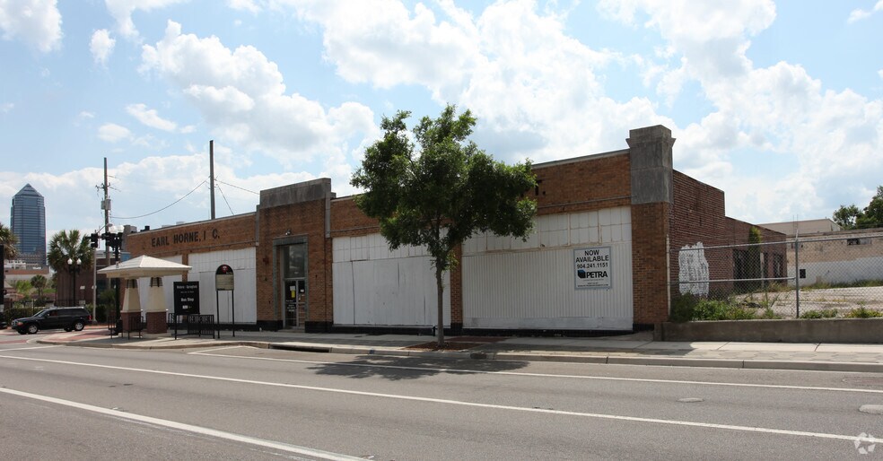 More Photos Of 1100 N Main St, Jacksonville Office For Lease