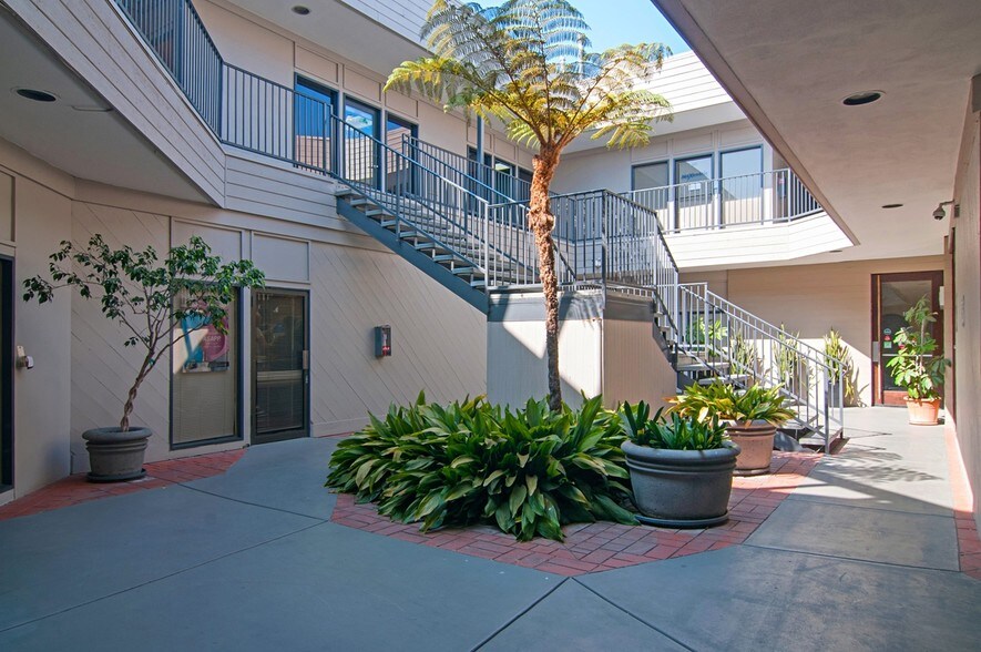 More Photos Of 727-737 Pearl St, La Jolla Medical For Lease