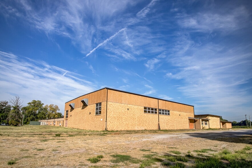 More Photos Of 1901 Mascoutah Ave, Belleville Schools For Sale