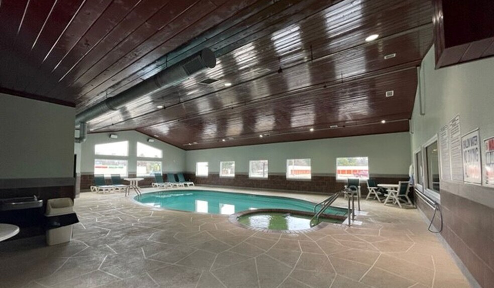 More Photos Of 717 E Bannerman Ave, Redgranite Hotel For Sale