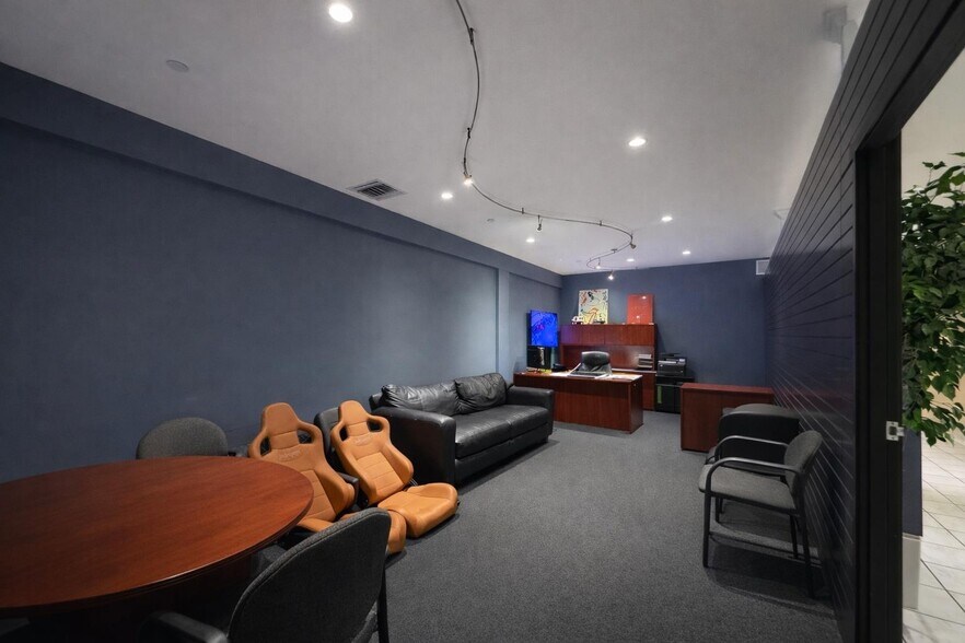 More Photos Of 1005 E Orangethorpe Ave, Anaheim Warehouse For Sale