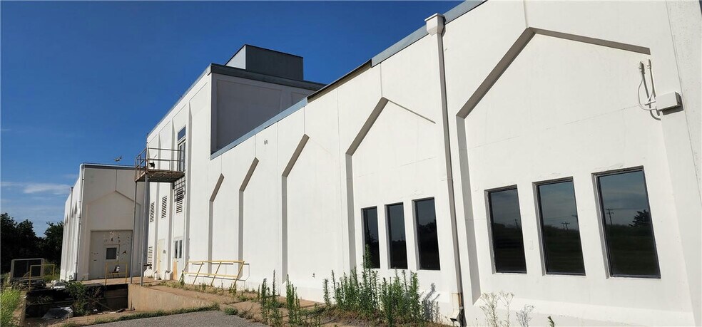 More Photos Of 120 Highway 74, Guthrie Flex For Sale