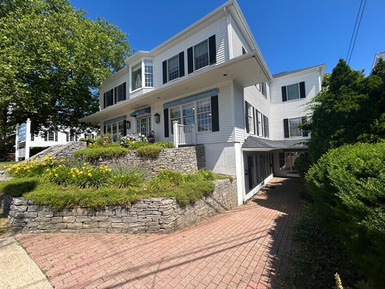 Primary Photo Of 812 Main St, Osterville Office Residential For Lease