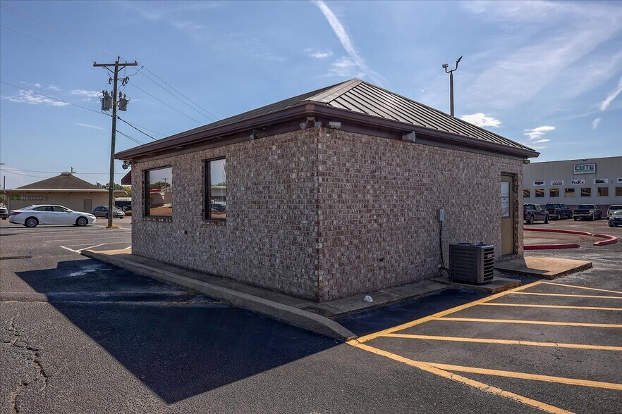 More Photos Of 113 Bo Bo Dr, Crystal Springs Freestanding For Lease