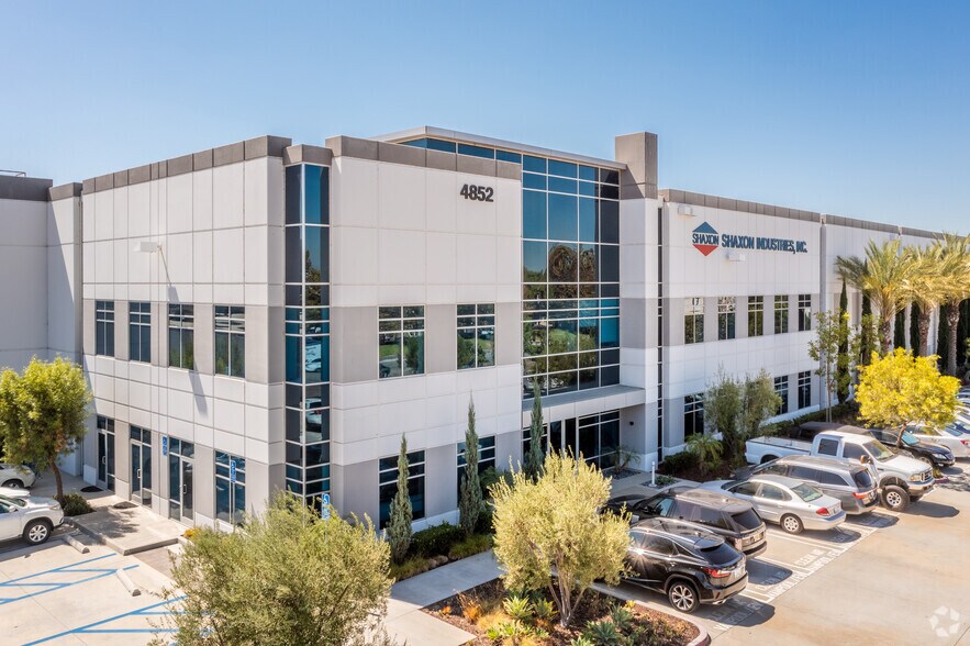 More Photos Of 4850-4852 E La Palma, Anaheim Warehouse For Lease
